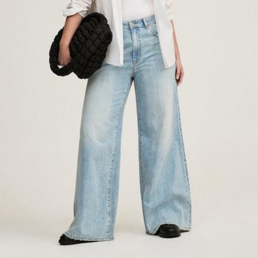 TORRID Light Blue Flare Jeans 20T NWT!